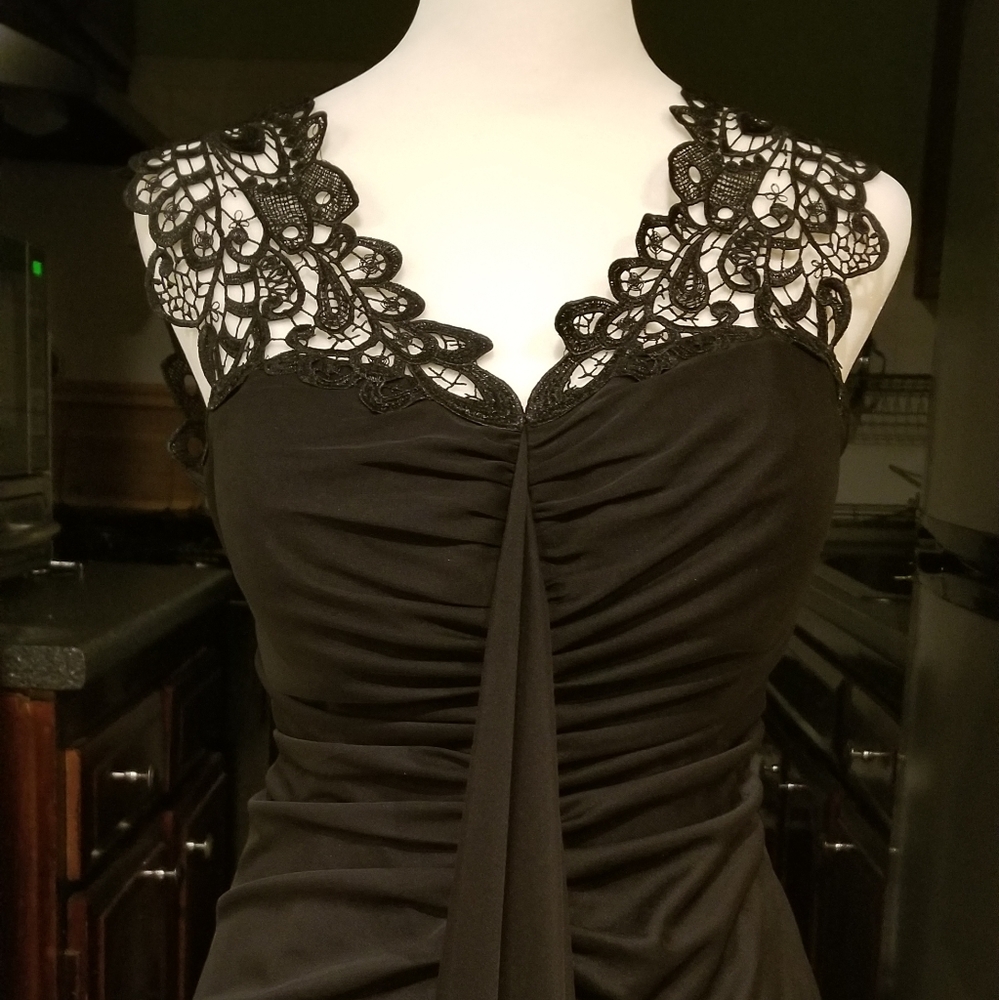 NWT Cap Sleeve Lace Neckline Evening Dress - Picture 3 of 5